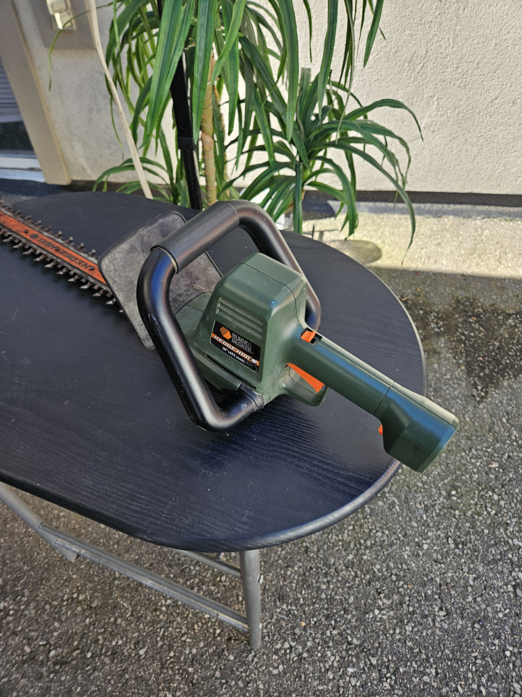 Black+Decker HedgeHog Hedge Trimmer