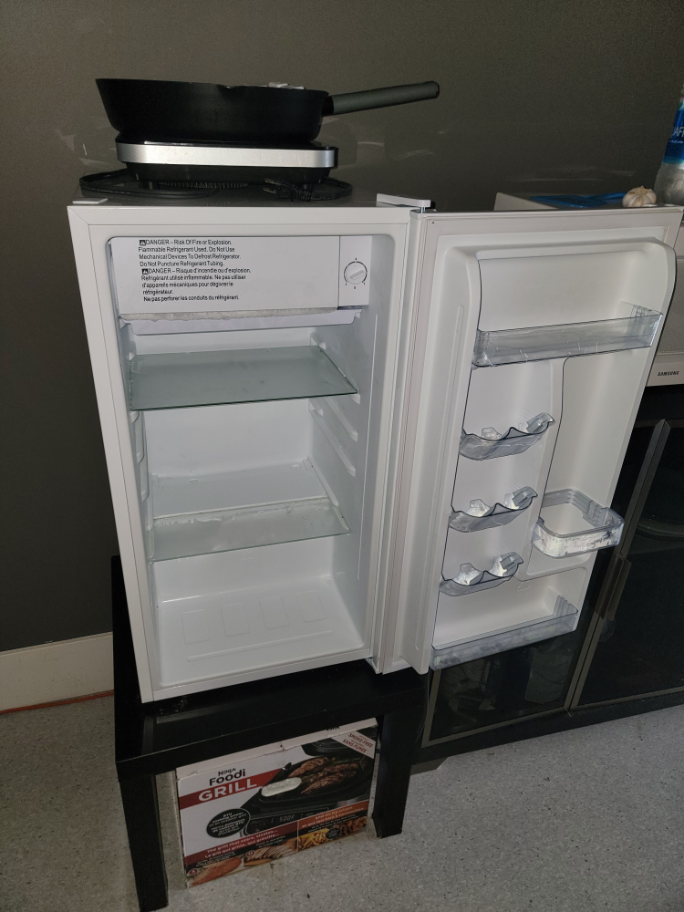 Hamilton Beach Mini Fridge - Great Condition! - photo 2