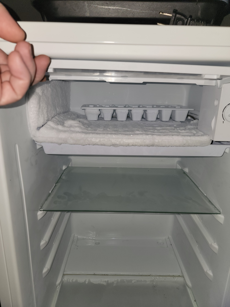 Hamilton Beach Mini Fridge - Great Condition! - photo 3