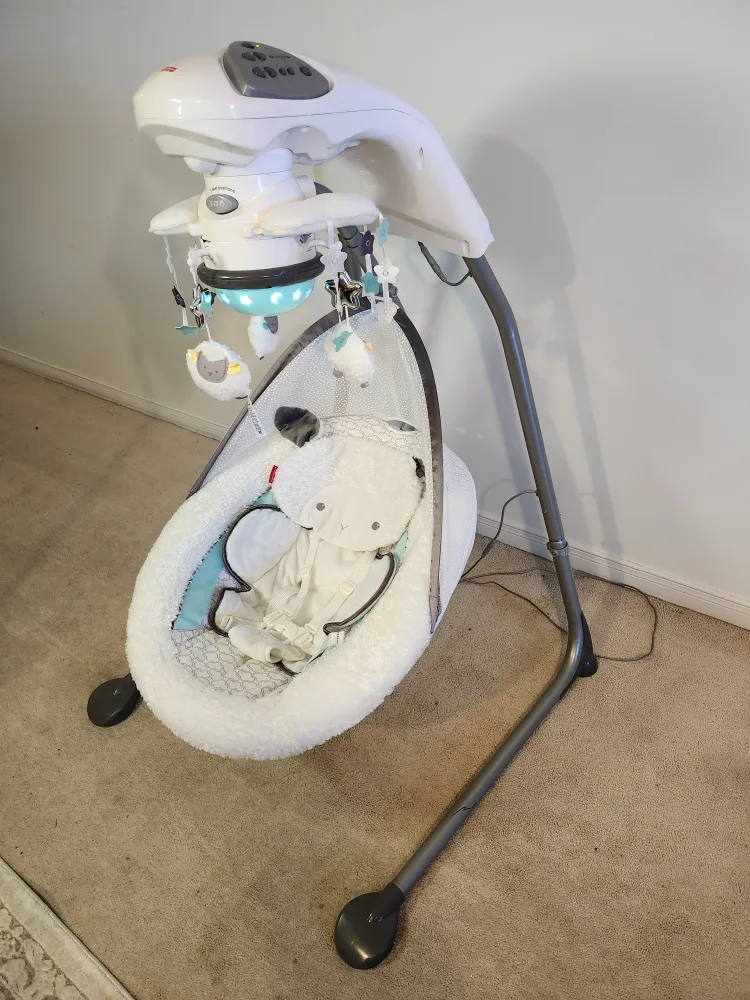 Fisher-Price Sweet Snugapuppy Dreams Cradle 'n Swing image indicator(3)