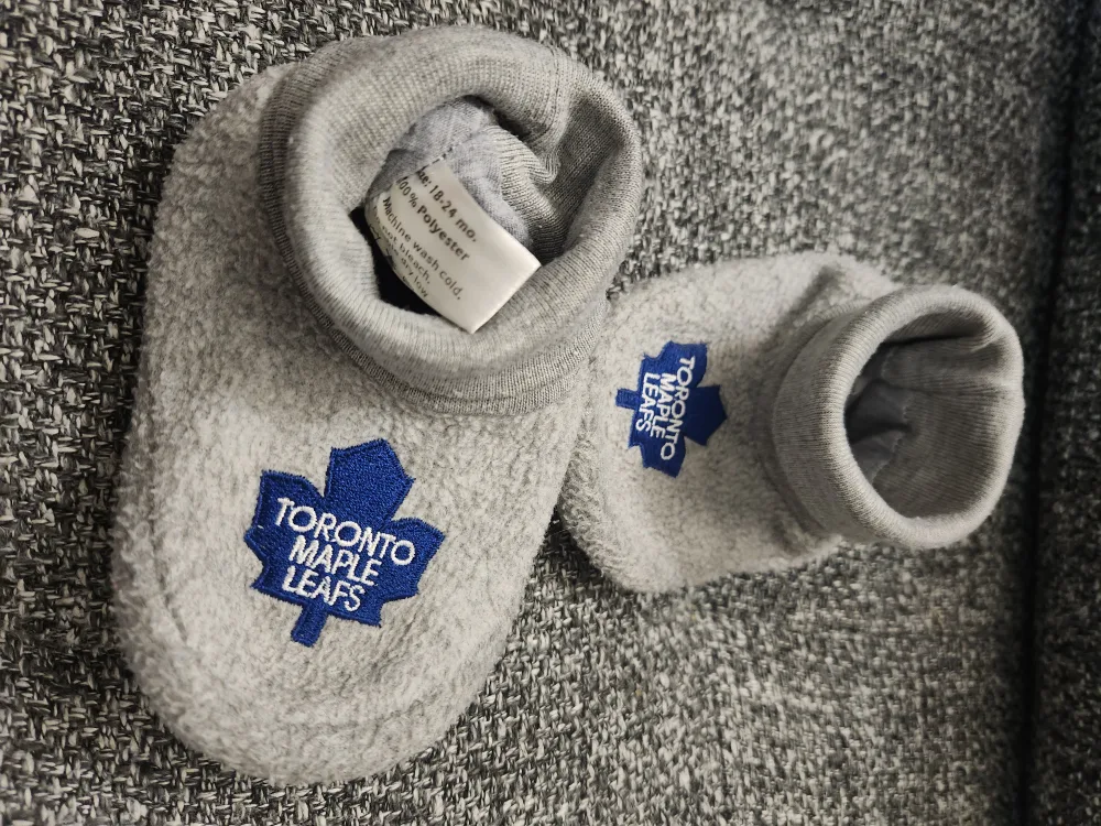 NHL Toronto Maple Leaf Baby Booties/Slippers-Size 18-24 months image indicator(6)