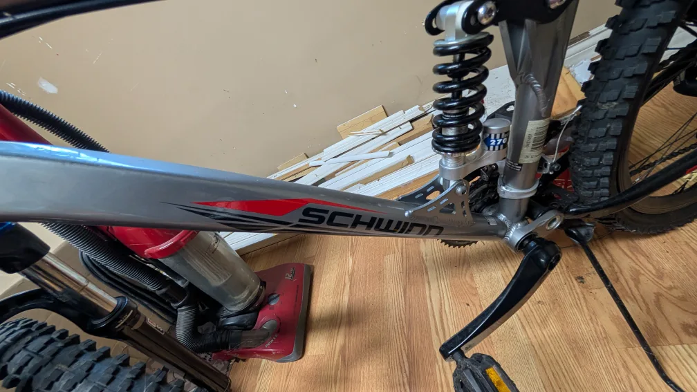 Schwinn React 300 Full Suspension Mountain Bike image indicator(5)