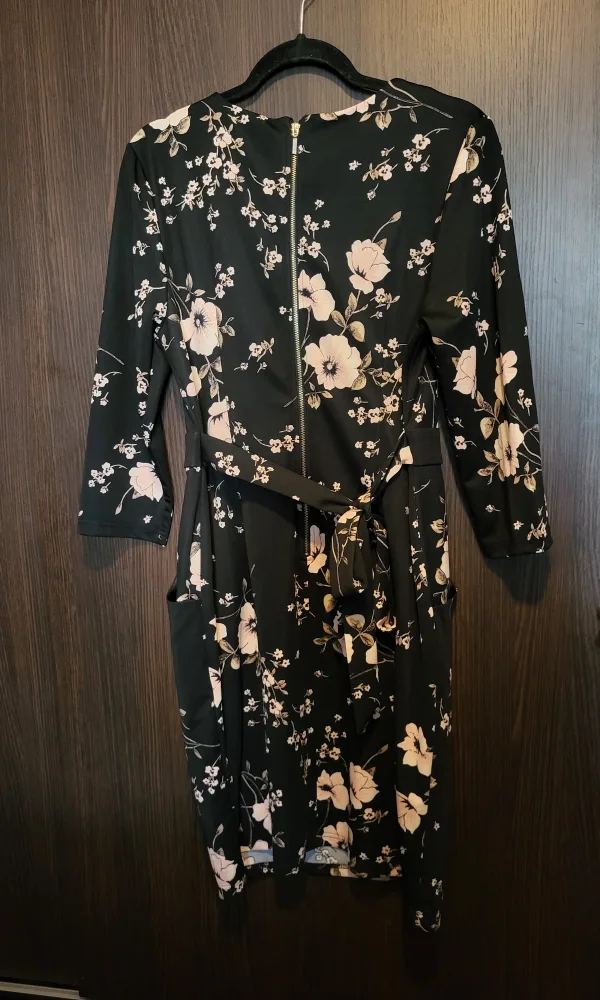 Suzy Shier Dress Size: Large image indicator(5)