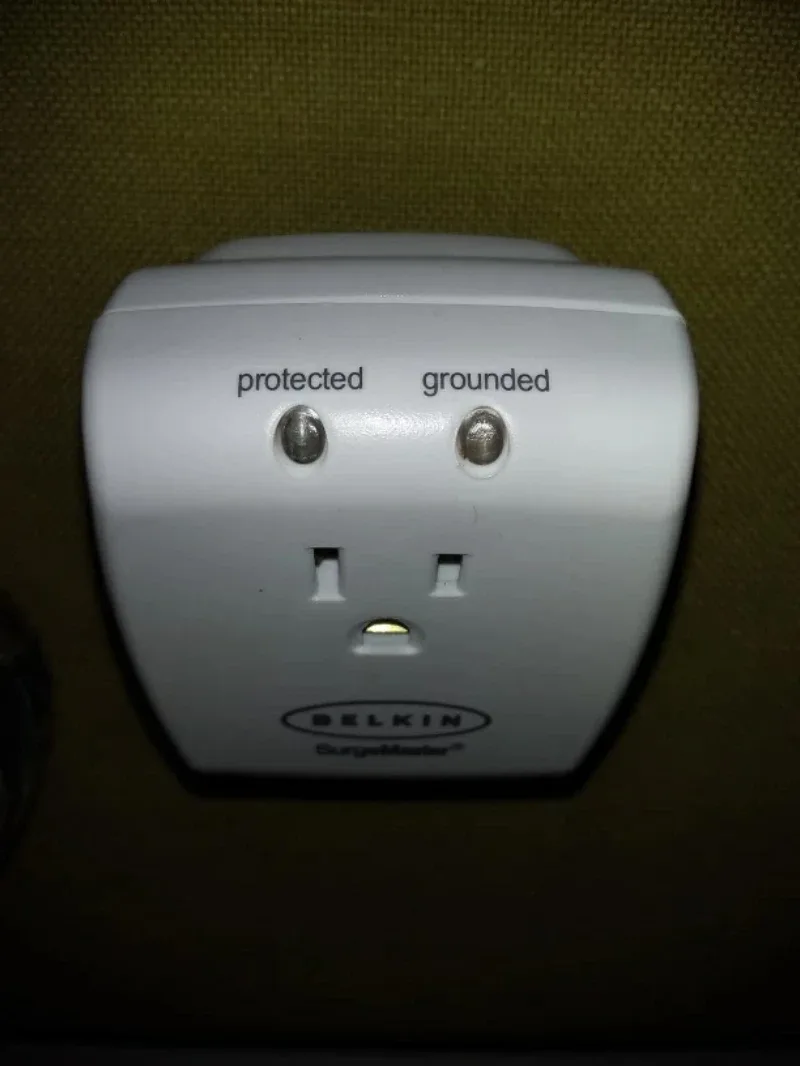 ➡️ GFCI Protected Surge Power Strip (2) image indicator(5)