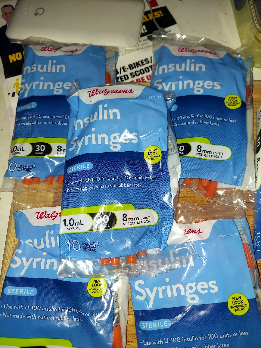Walgreens Insulin Syringes 1.0mL, 30 Gauge, 8mm Needle image indicator(2)