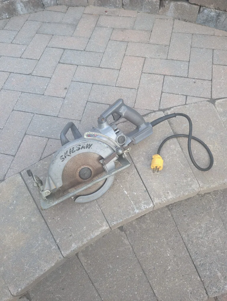 SKILSAW HD77 WORM DRIVE 7 1/2" CIRCULAR SAW thumbnail