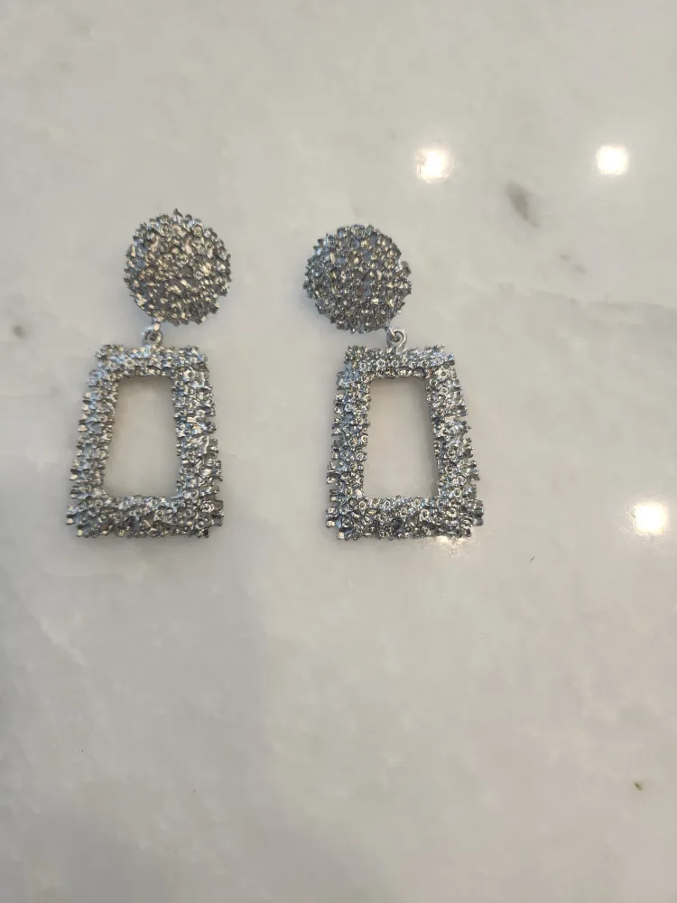 Silver Tone Dangle Earrings thumbnail