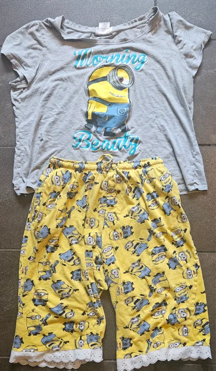 Minions lounging Set/PJ'S- XL thumbnail
