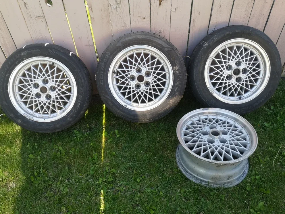 Retro Pontiac Rims thumbnail