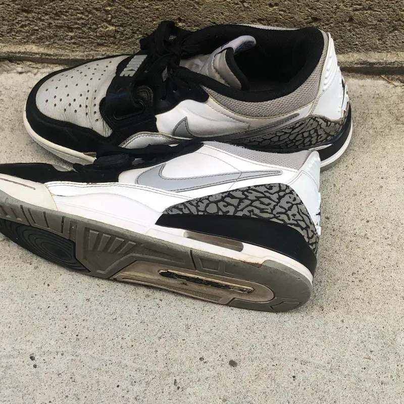 Nike Air Jordan 3 Retro Size 8 image indicator(5)