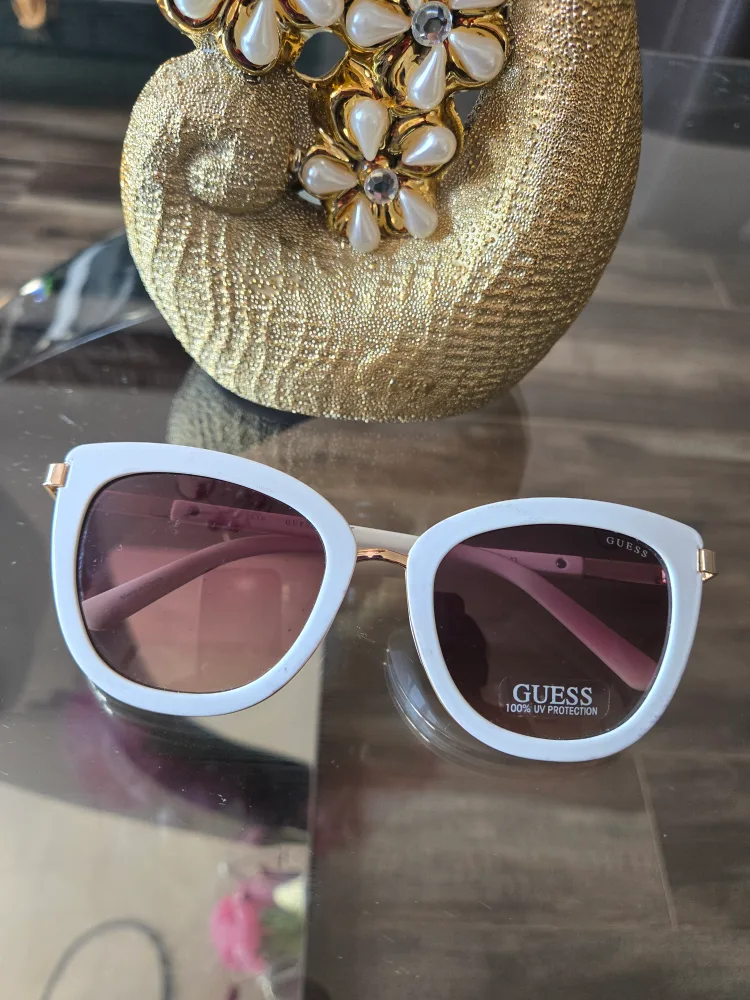 Guess White Sunglasses thumbnail