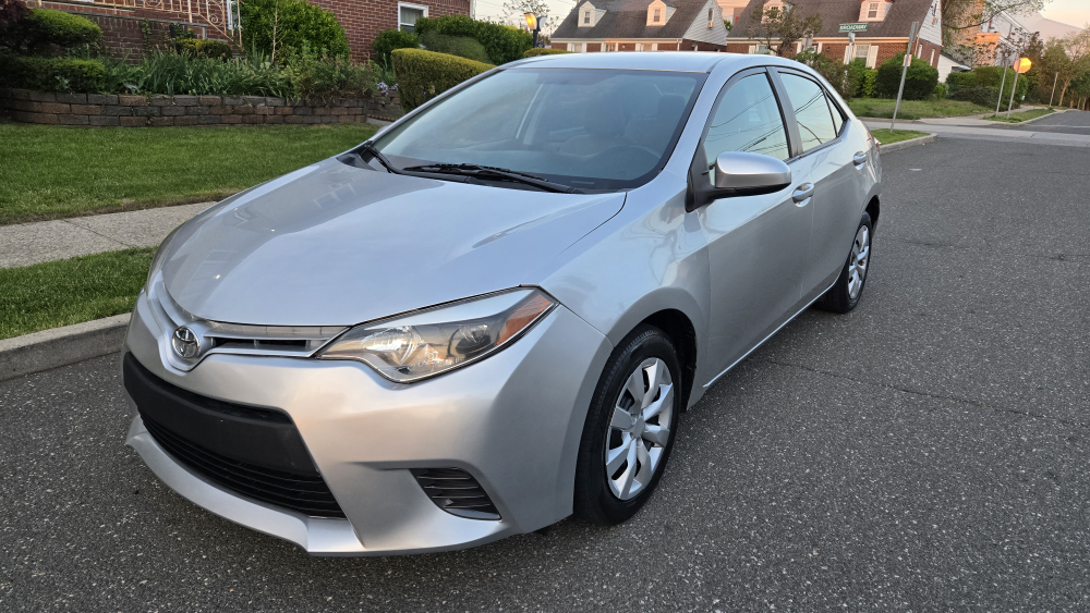 2016 Toyota Corolla LE 4dr sedan