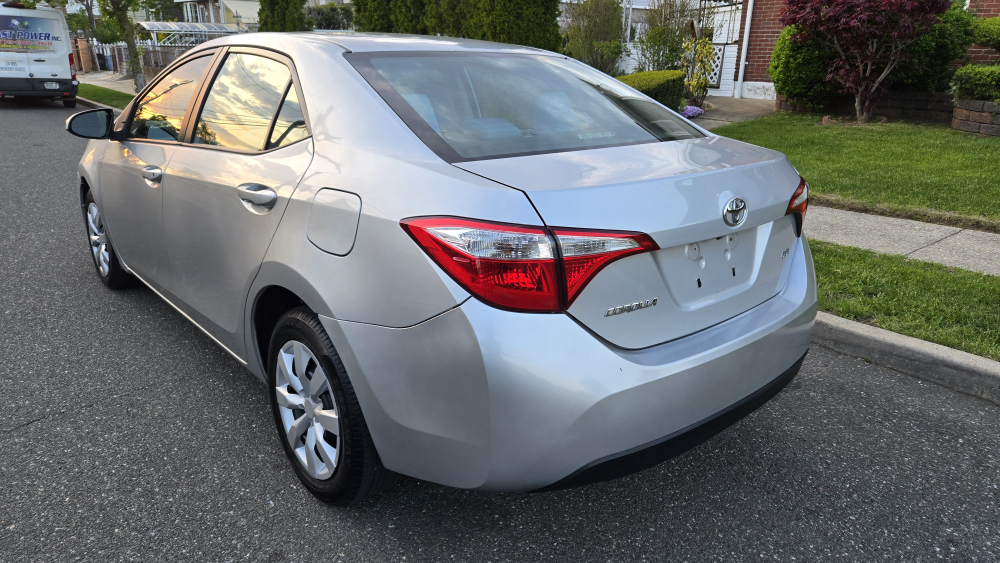 2016 Toyota Corolla LE 4dr sedan - photo 4