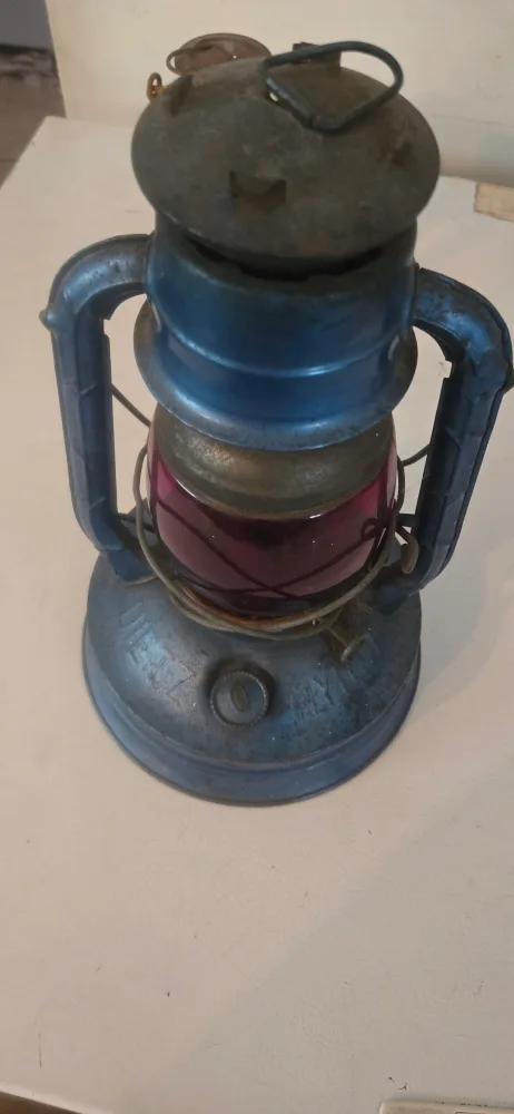 Vintage Railroad Lanterns - Assorted Colours image indicator(5)