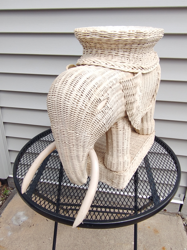 Rattan White Elephant Plant Stand Read Desc See Pics - photo 2