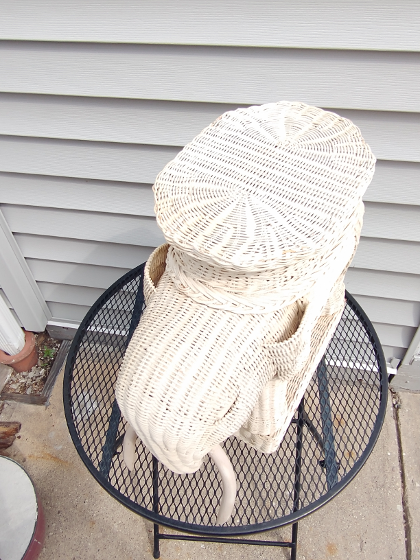 Rattan White Elephant Plant Stand Read Desc See Pics - photo 3