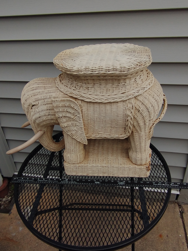 Rattan White Elephant Plant Stand Read Desc See Pics - photo 4