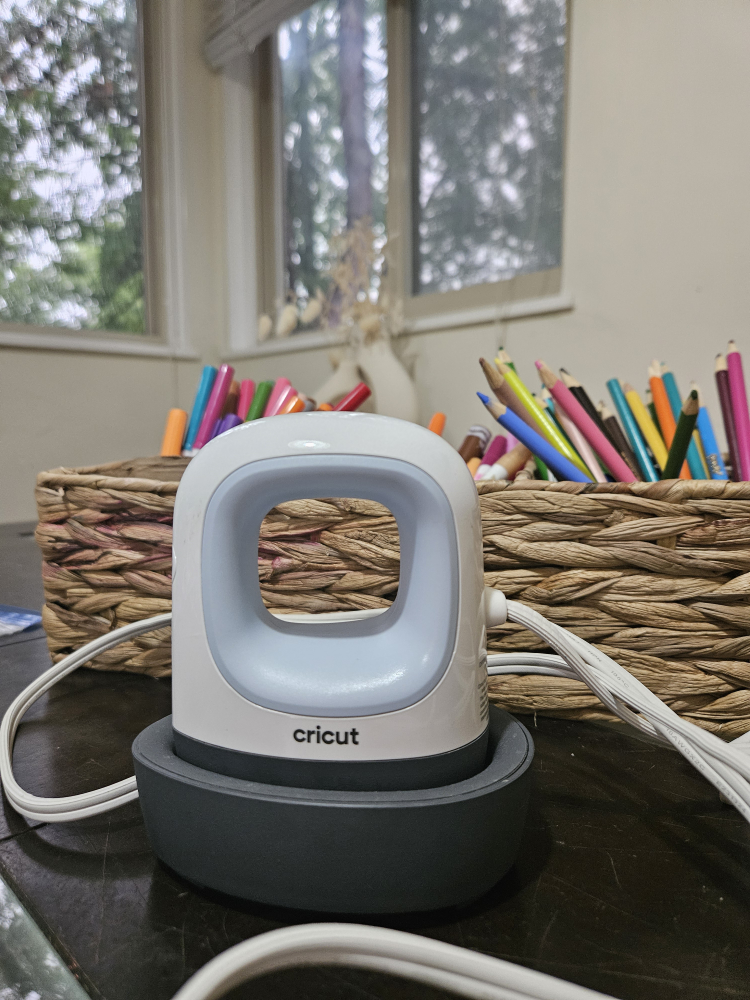 Cricut EasyPress Mini Heat Press - photo 2