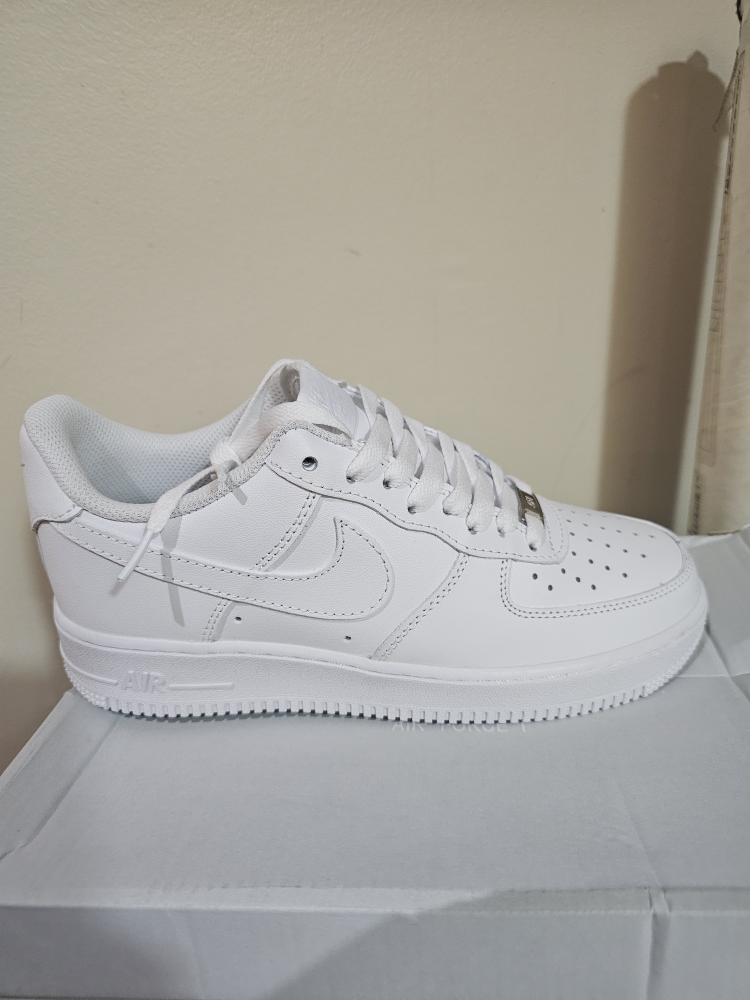 Nike Air Force 1 - Size 8 - White - photo 3