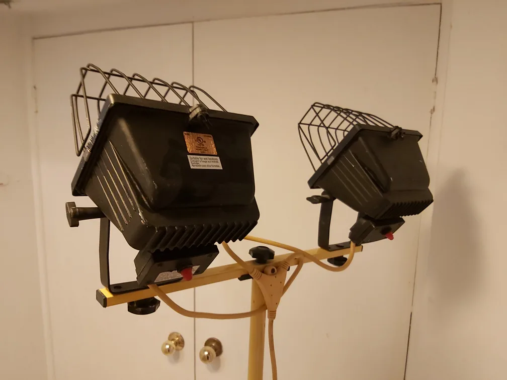 Twin Head Work Light on Stand image indicator(2)