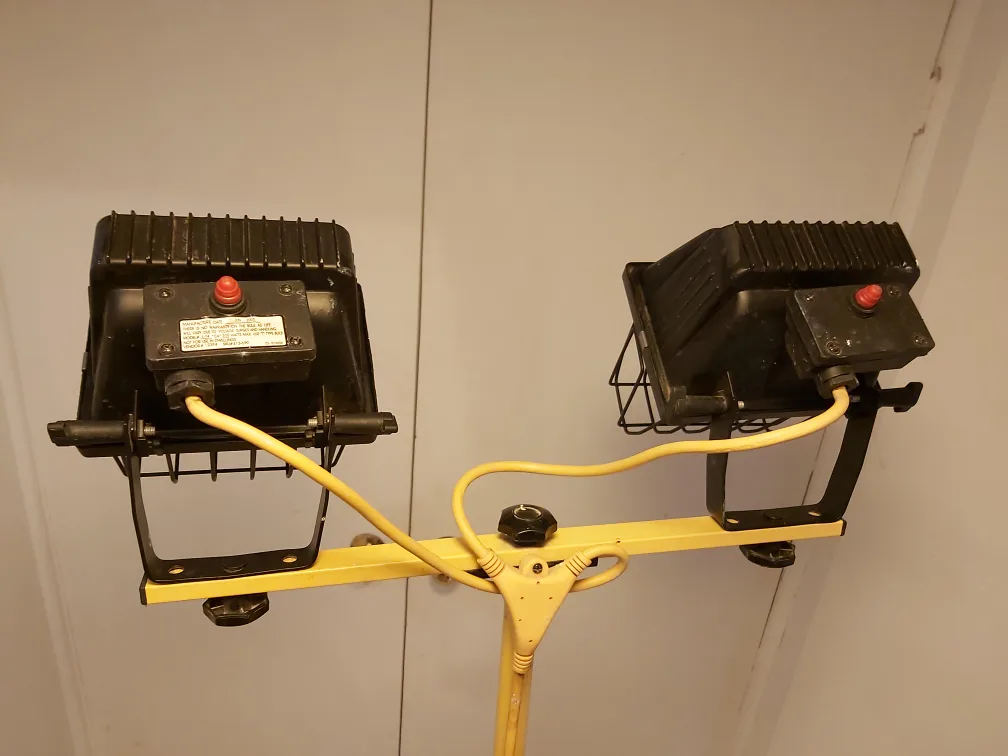 Twin Head Work Light on Stand image indicator(3)