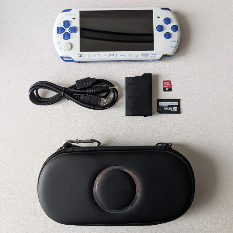 Sony PSP3000 - White/Blue Modded thumbnail