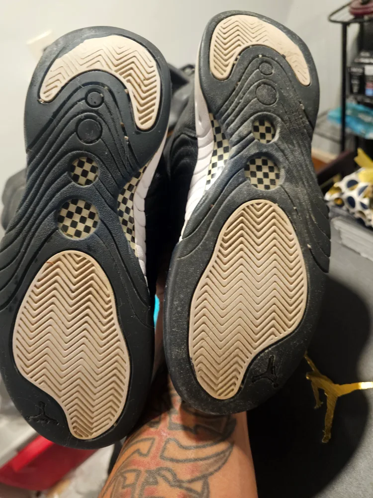 Jordan Boys' Jumpman Team II Black/Blue Size 7Y image indicator(4)