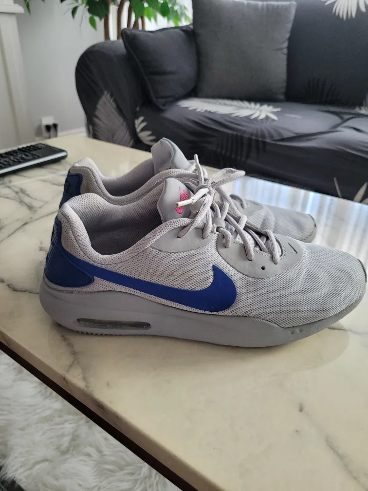 Nikes thumbnail