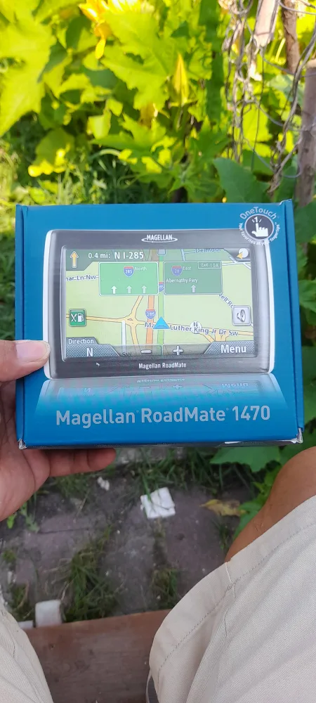 Magellan RoadMate 1470 GPS Navigation System thumbnail