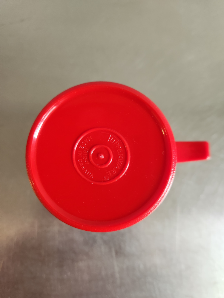 Tupperware Red Mugs with Lids - Set of 2 - photo 3