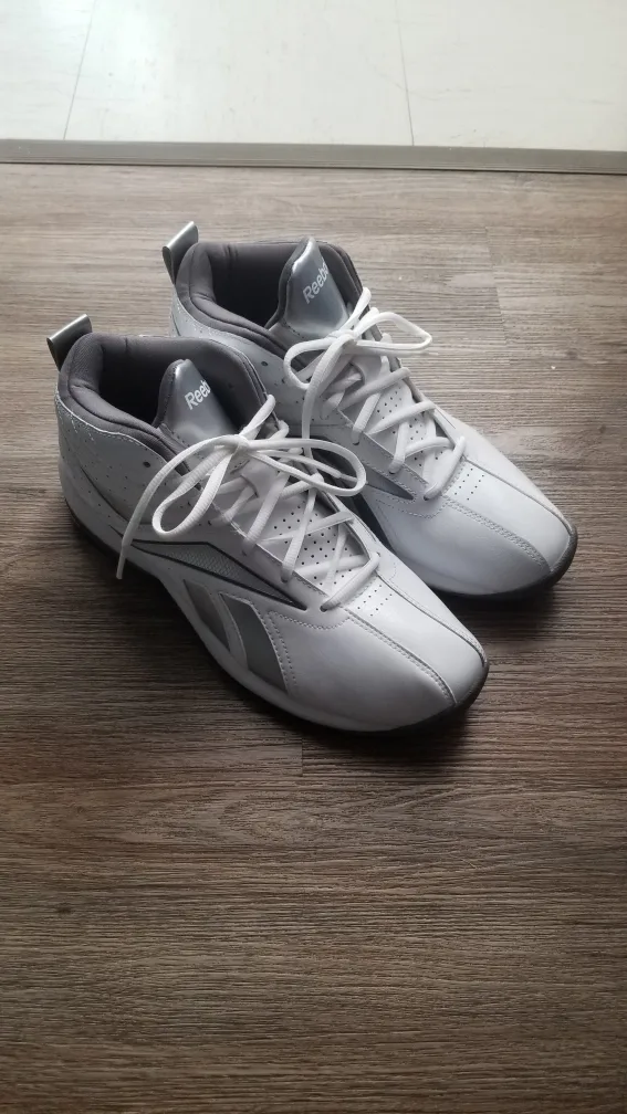 Men's Basketball Shoes - Reebok Buckets IV thumbnail