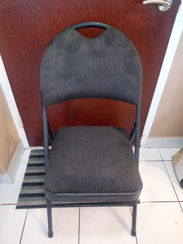 Folding Chair - Only 1 Chair! thumbnail