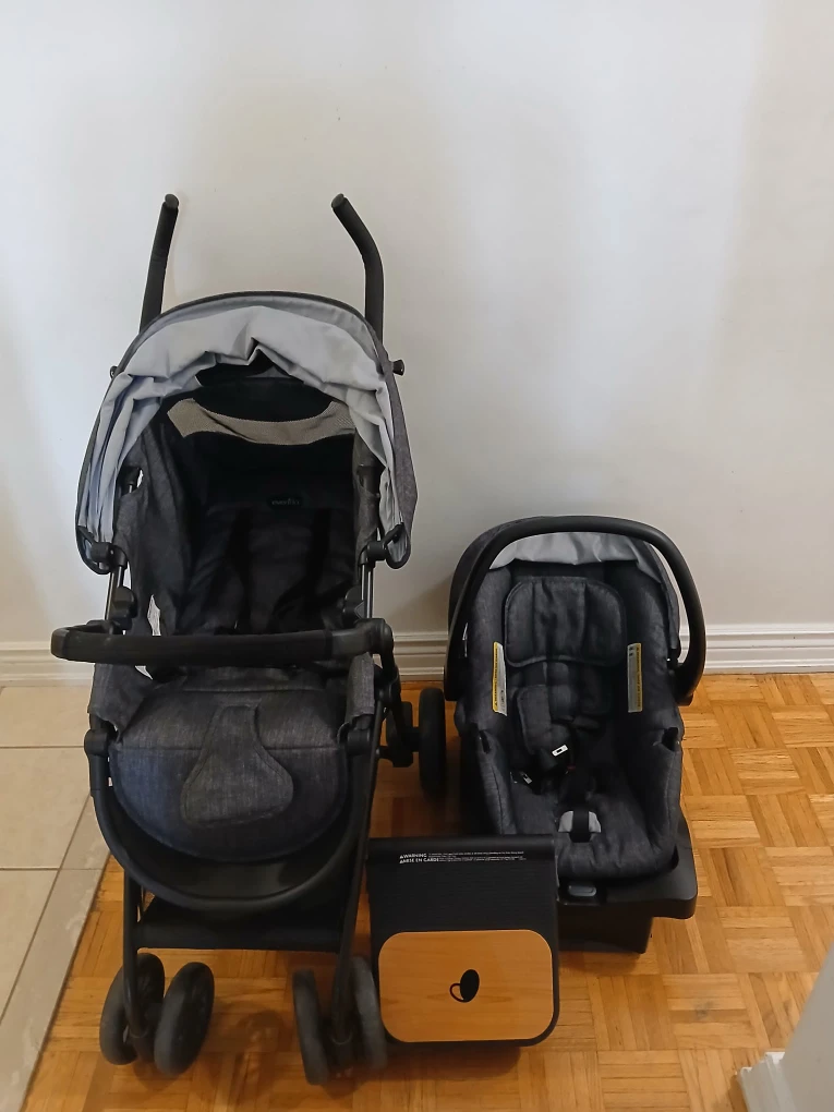 4 pieces Evenflo infant car seat with a stroller (combo)