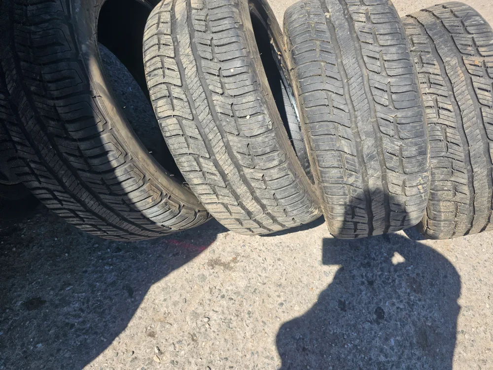 BFGoodrich 225/50R17 Tires  all season - Set of 4 image indicator(4)