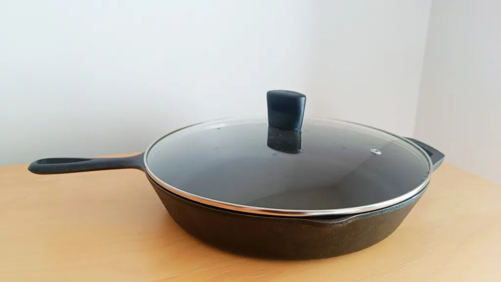 12" Lodge Cast Iron Skillet with Custom Lid image indicator(3)