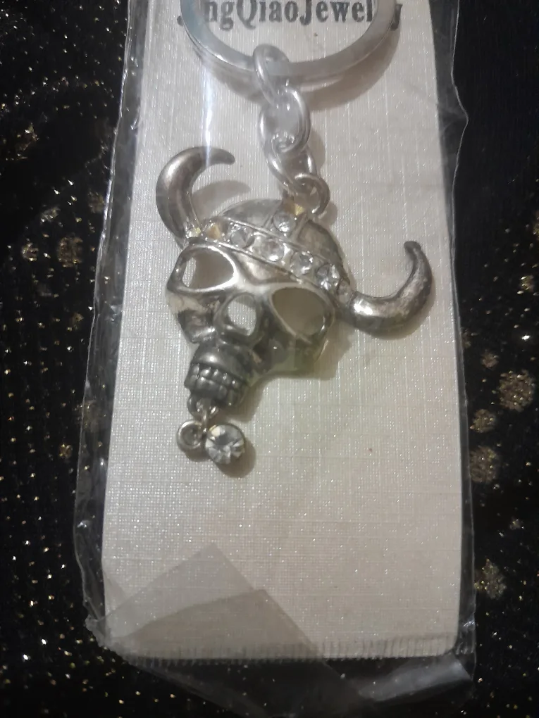 Skull Viking Helmet Keychain - New thumbnail