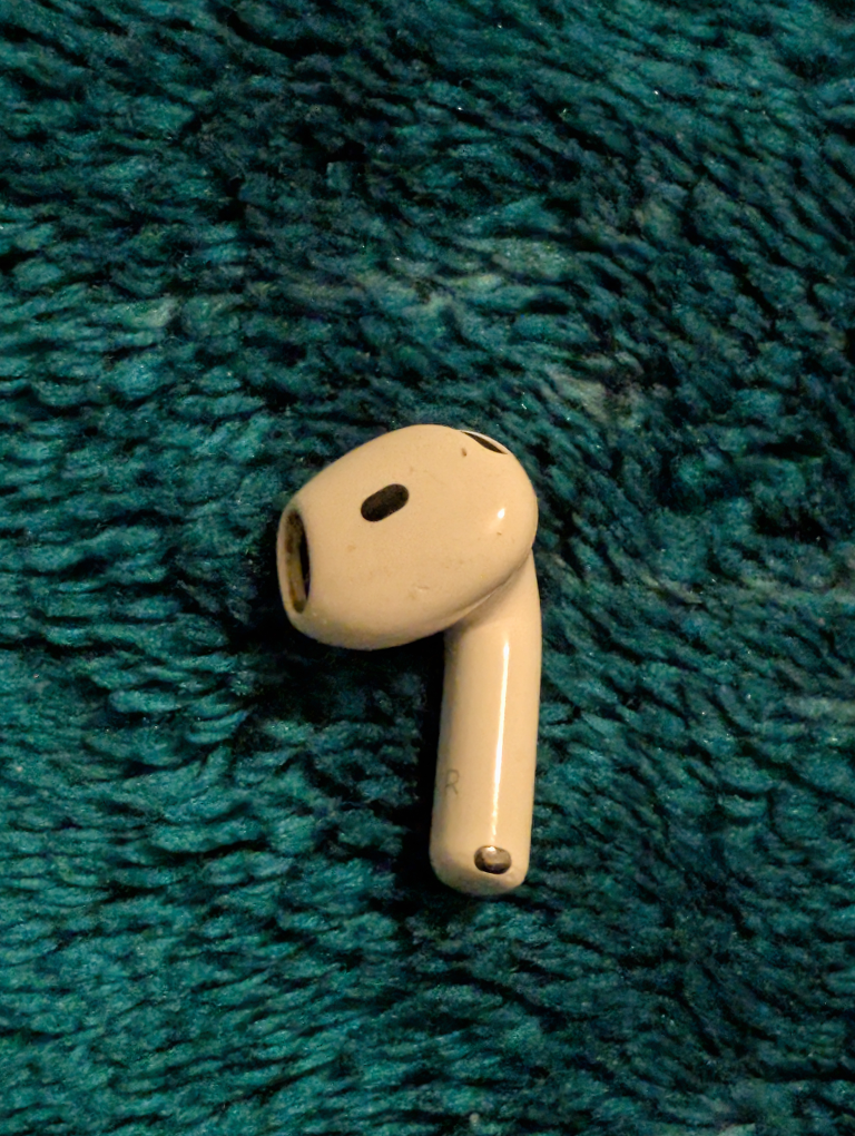 Apple AirPod Pro four  generation (Right Ear)