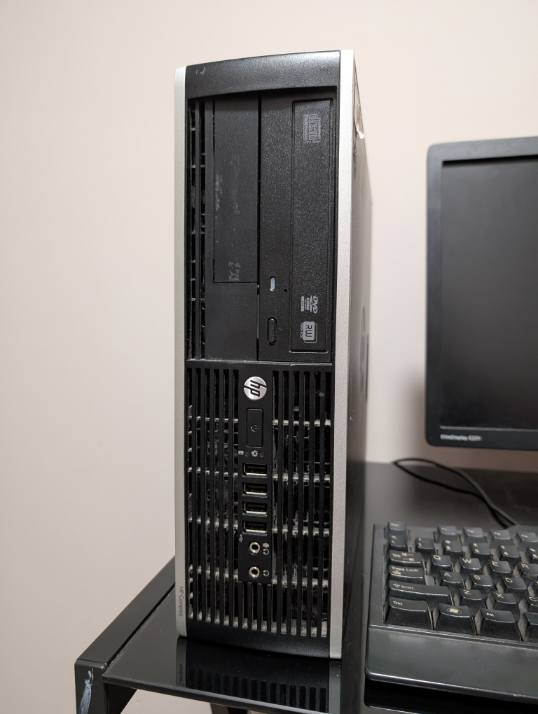 HP Desktop PC with 24 Inch Monitor, Free Desk + Keyboard/mouse