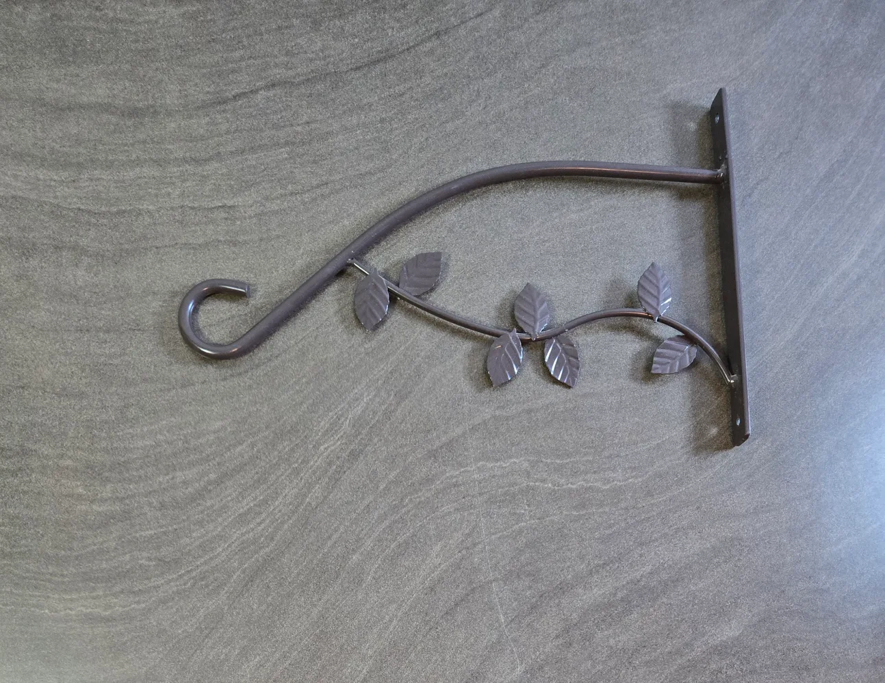 Metal Plant Hanger with Leaf Design image indicator(2)