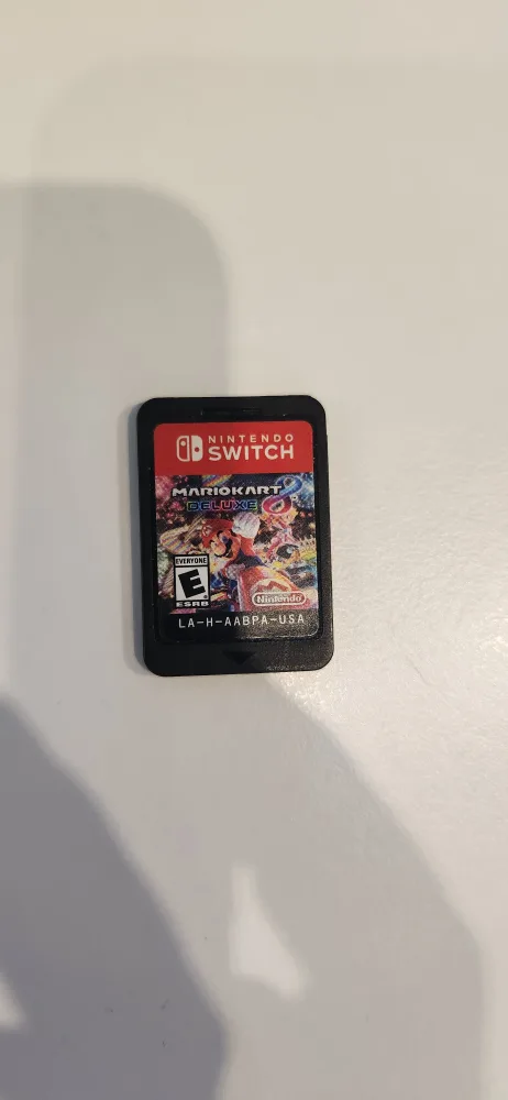 Mario Kart 8 Deluxe - Nintendo Switch Game thumbnail