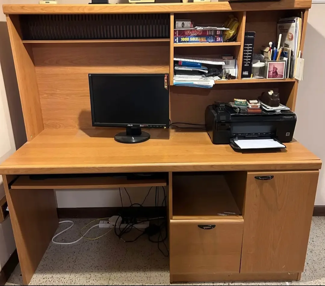 Computer Desk with Hutch