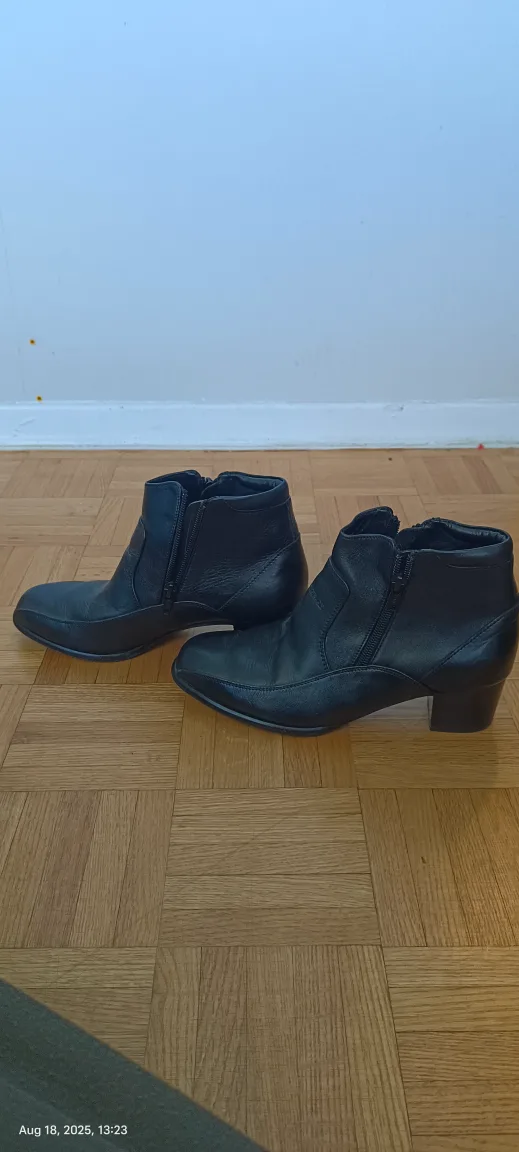 Alain Delon Black Leather Ankle Boots image indicator(2)