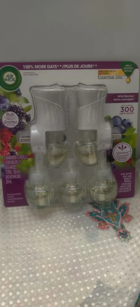 Air Wick Wild Berries Scented Oil Refills+ warmers thumbnail