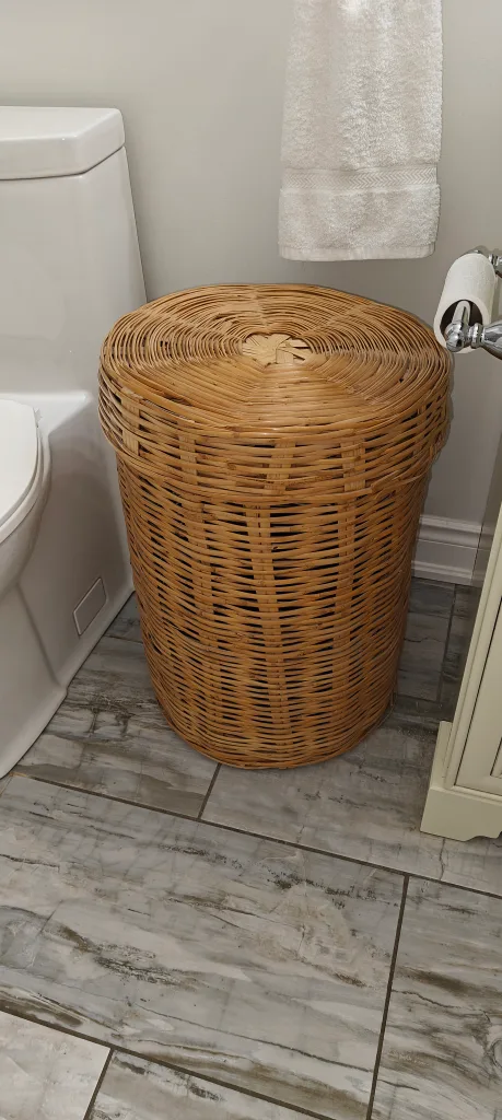 Wicker Laundry Hamper with Lid thumbnail