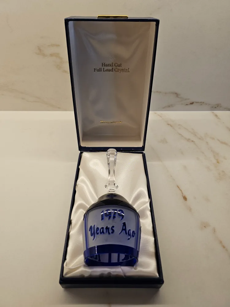 Hummelwerk Christmas 1979 Years Ago Crystal Bell image indicator(3)