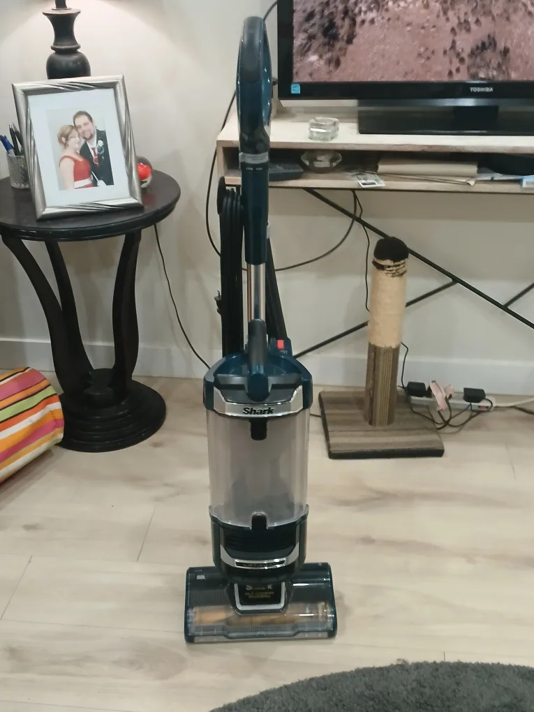 Shark Upright Vacuum Cleaner FCFS