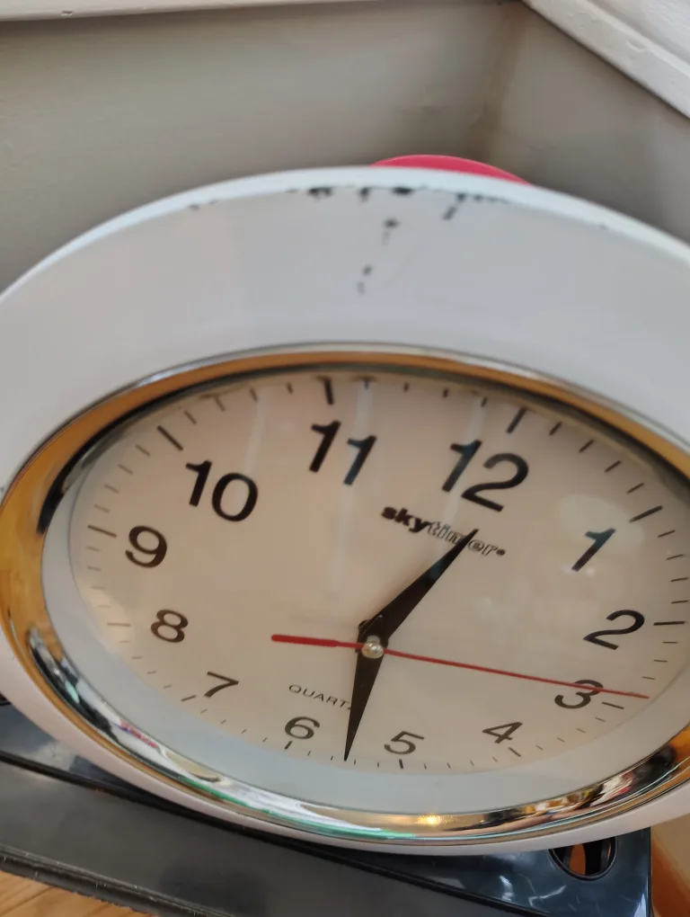 SkyMall Quartz battery operated Wall Clock thumbnail
