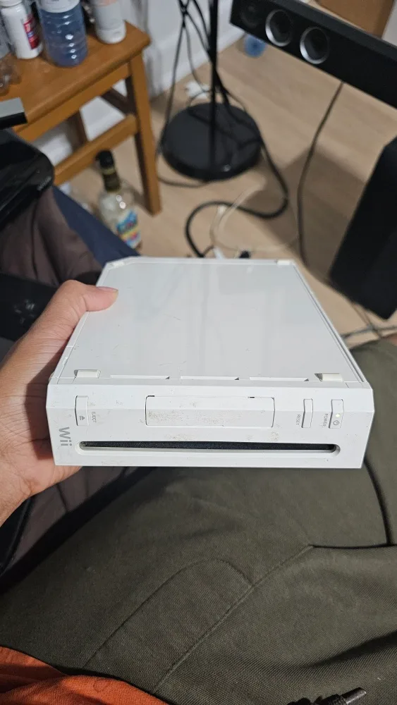 Nintendo Wii Console with Accessories image indicator(3)