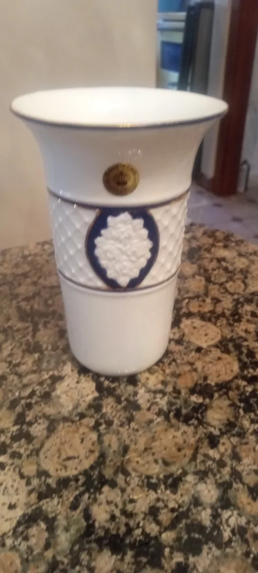 Wellington Castle Royal Class Porcelain Vase