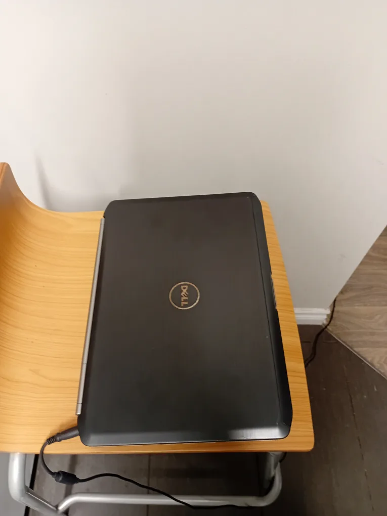 Dell laptop Windows 11 Intel i5 HDMI image indicator(8)